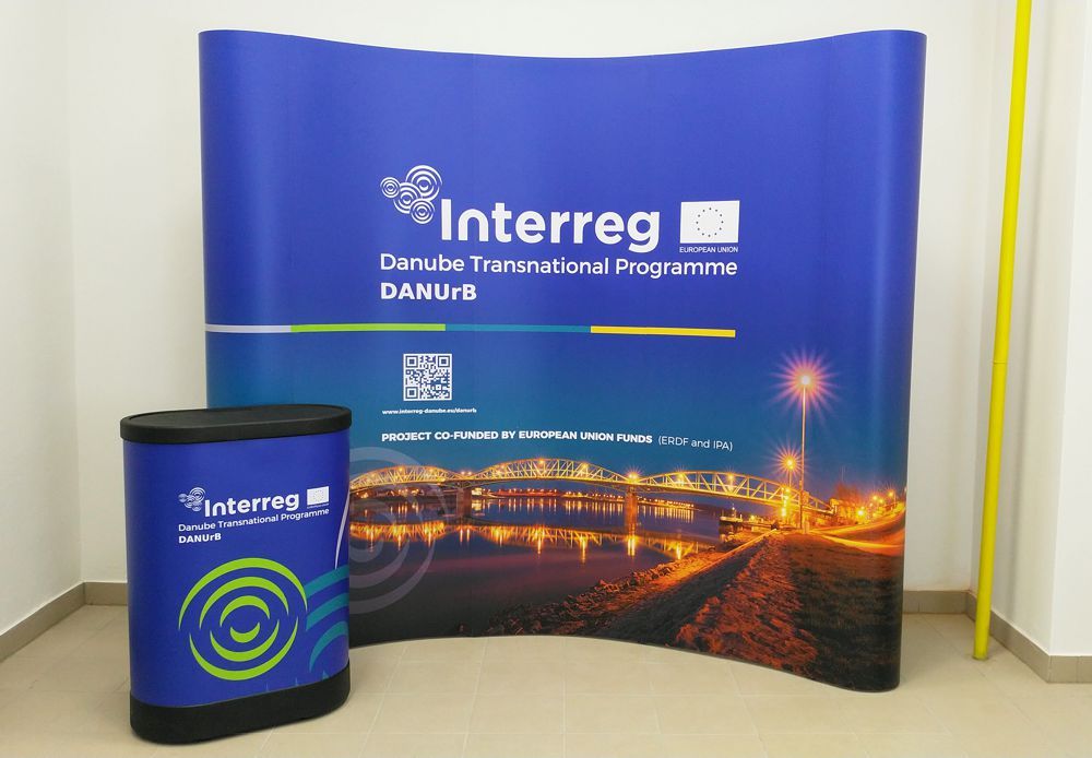 3x3 oblá Interreg s potlačeným pultom